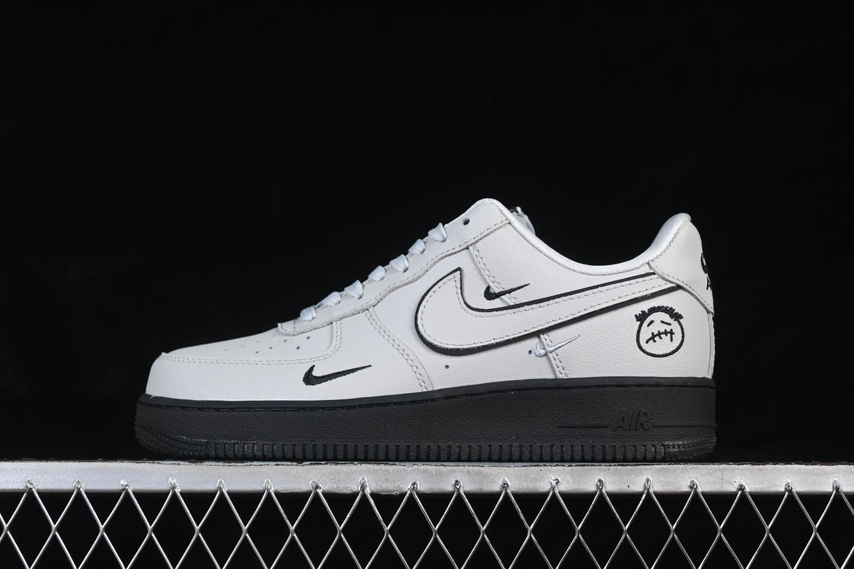 All categories Nk Air Force 1 Air Force series Nk Air Force 1 Low Air Force low-top Nike Air Force 1'07 Low cool gray tone collision cool black Air Force 1 low-top casual sneakers XL1979-128